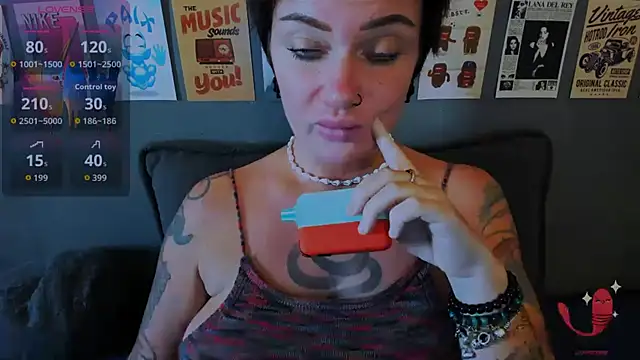 EllieOz online show from July 15, 2026, 3:17 pm