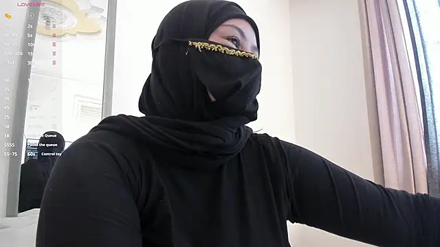 Amina hafsa online show from March 22, 2026, 2:42 pm