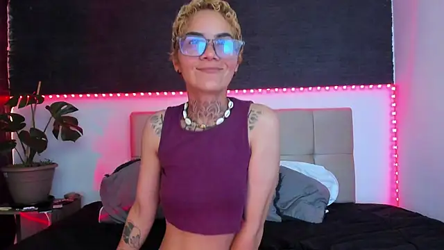 anaroman01 online show from January 18, 2025, 10:06 pm