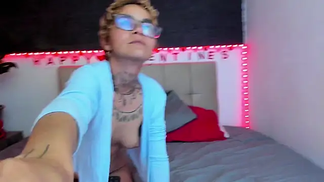 anaroman01 online show from February 8, 2025, 7:27 pm