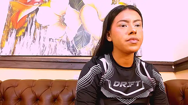 VeronicaRobles online show from November 6, 2025, 5:25 pm