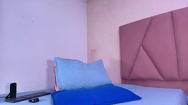 arl chloee online show from September 13, 2025, 3:06 am