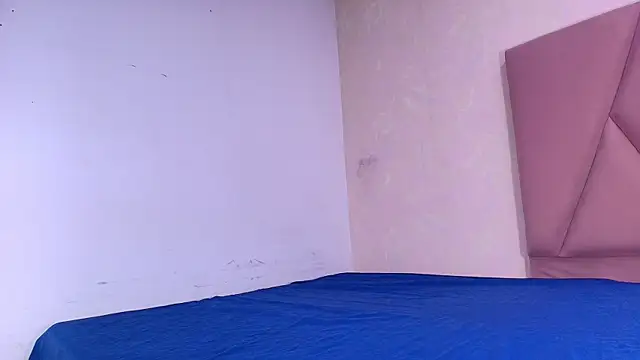 arl chloee online show from September 24, 2025, 3:10 am