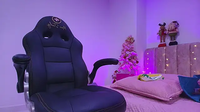 arl chloee online show from December 16, 2025, 3:11 am