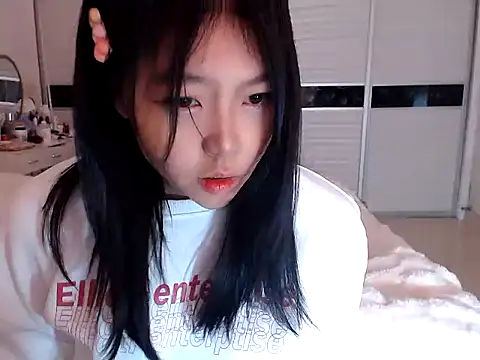 -Lucky Girl online show from December 28, 2024, 3:37 am