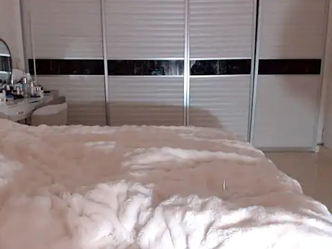 -Lucky Girl online show from January 4, 2025, 2:03 am