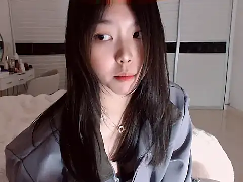 -Lucky Girl online show from February 10, 2025, 11:46 am