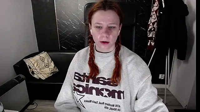 littleviki7 online show from January 14, 2025, 6:24 am