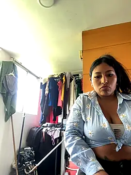 emmyjhonson07 online show from December 1, 2025, 4:23 pm