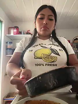 Snapshot of emmyjhonson07 chatting on February 28, 2026, 1:23 pm emmyjhonson07 online show from February 28, 2026, 1:23 pm