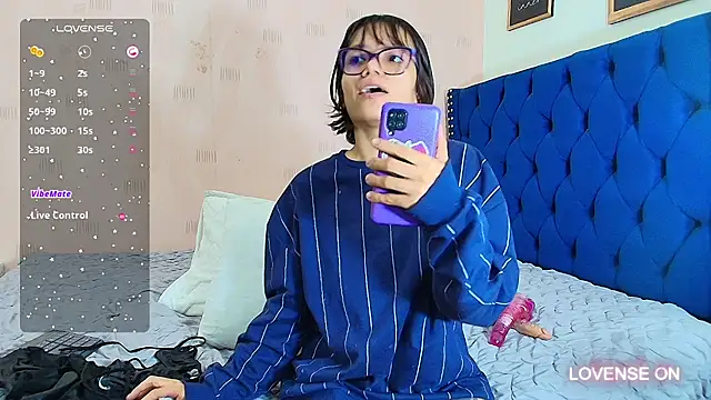 shybutdirtygirrll online show from December 7, 2024, 12:24 pm