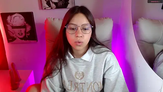 SamanthaRoldaan online show from November 18, 2025, 2:54 pm