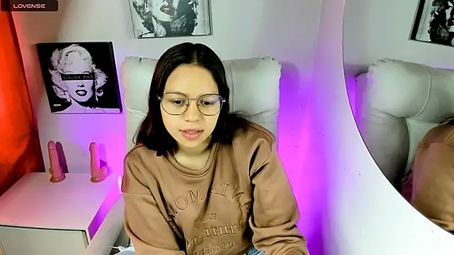 SamanthaRoldaan online show from April 11, 2026, 2:54 pm