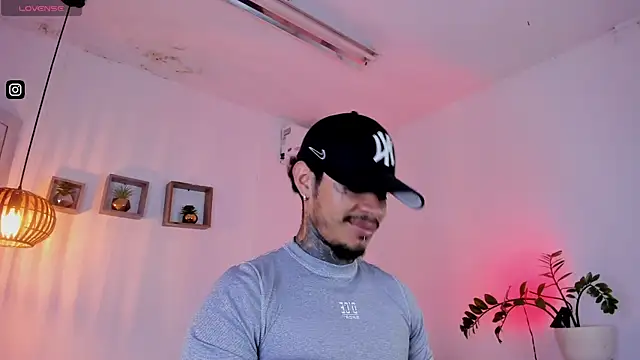 JordanSmiith  online show from January 27, 2025, 9:00 pm