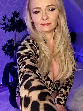 Snapshot of GjuliaX chatting on December 15, 2024, 3:31 pm GjuliaX online show from December 15, 2024, 3:31 pm