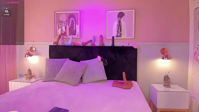 chloe watson  online show from December 2, 2025, 7:42 pm