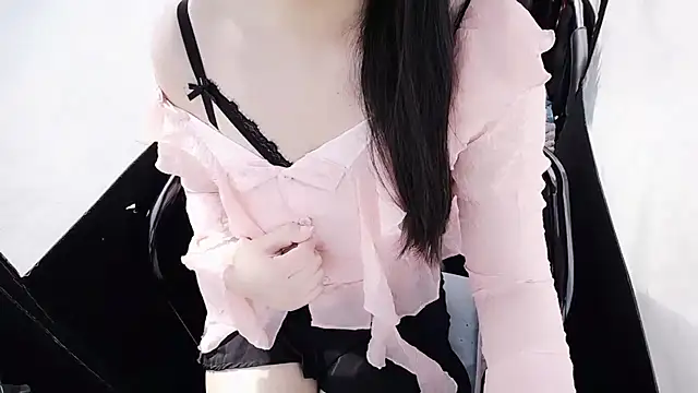 Snapshot of Fannywell chatting on April 14, 2026, 6:30 am Fannywell online show from April 14, 2026, 6:30 am