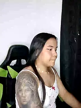 leila 22 online show from February 9, 2025, 8:33 am