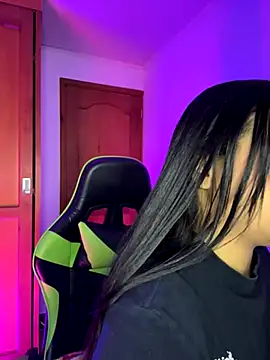 leila 22 online show from November 2, 2025, 7:33 am