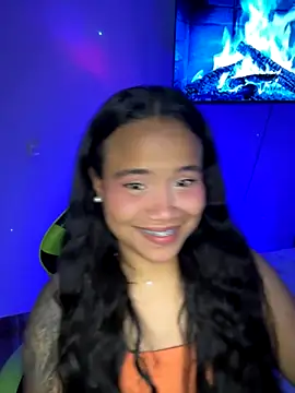 leila 22 online show from November 11, 2025, 8:14 am