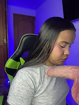 leila 22 online show from February 13, 2026, 7:15 am