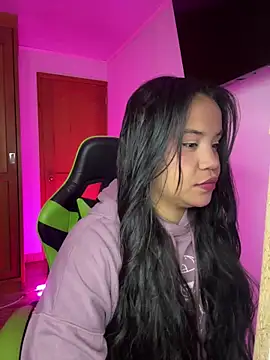 leila 22 online show from February 27, 2026, 7:41 am