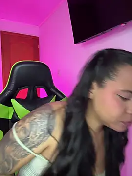 leila 22 online show from February 28, 2026, 7:53 am