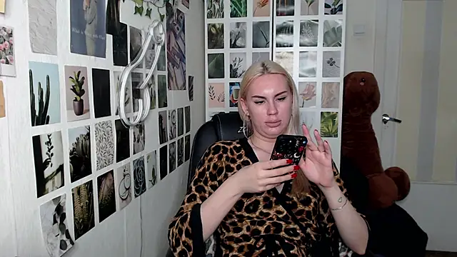 CapriScorpion online show from October 27, 2025, 1:04 pm