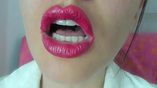 queen fetish online show from July 4, 2026, 11:00 pm
