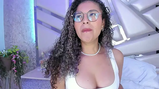 Snapshot of Miia002 chatting on January 20, 2025, 7:15 am Miia002 online show from January 20, 2025, 7:15 am