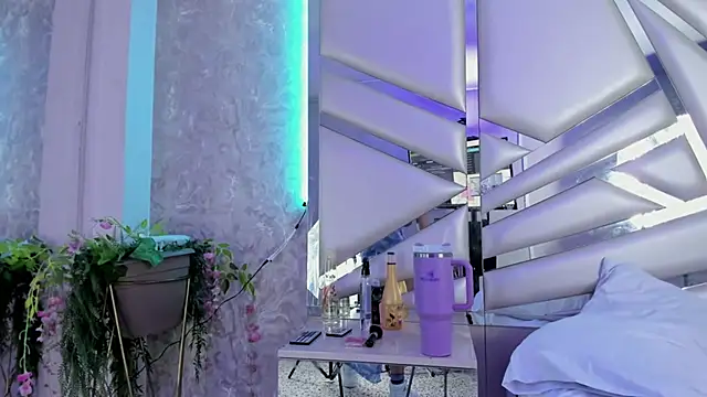 Snapshot of Miia002 chatting on January 31, 2025, 6:35 am Miia002 online show from January 31, 2025, 6:35 am