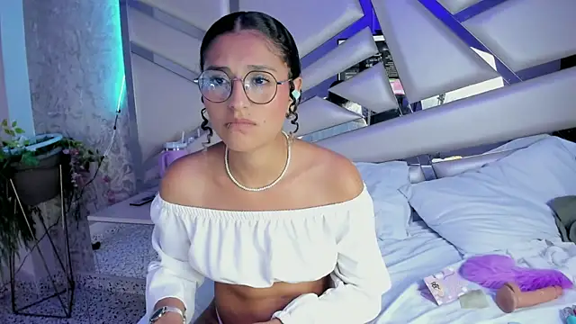 Snapshot of Miia002 chatting on February 28, 2025, 9:25 am Miia002 online show from February 28, 2025, 9:25 am