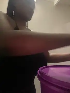 Bustygoddess32 online show from March 4, 2026, 4:02 pm