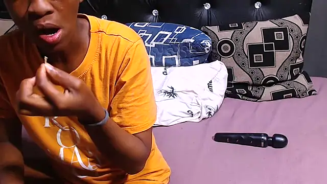 BLACKberry008 online show from November 16, 2025, 7:08 pm