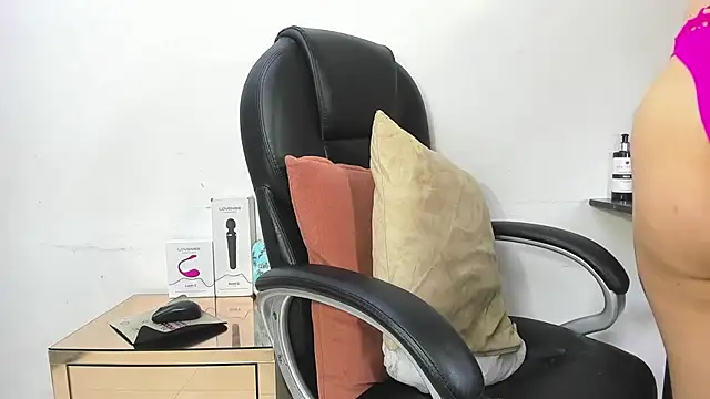 Snapshot of Barbie_girl_69 chatting on November 13, 2025, 3:55 pm Barbie girl 69 online show from November 13, 2025, 3:55 pm