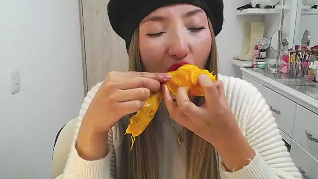 Snapshot of Barbie_girl_69 chatting on February 4, 2026, 11:53 pm Barbie girl 69 online show from February 4, 2026, 11:53 pm