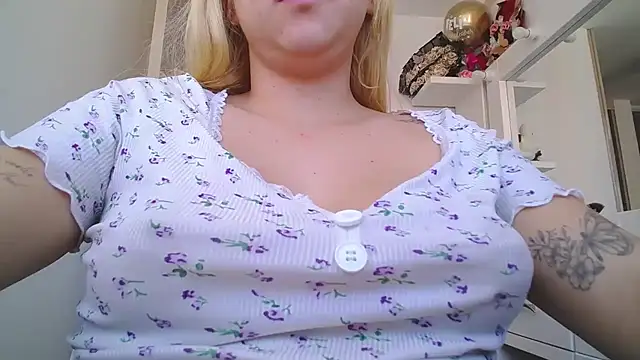 Snapshot of Barbie_girl_69 chatting on February 27, 2026, 4:07 pm Barbie girl 69 online show from February 27, 2026, 4:07 pm