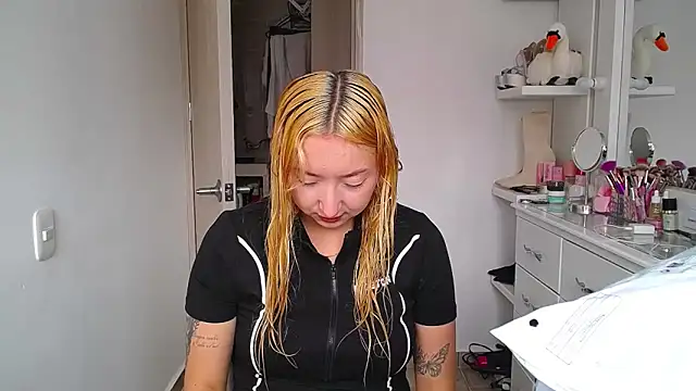 Snapshot of Barbie_girl_69 chatting on March 6, 2026, 2:57 pm Barbie girl 69 online show from March 6, 2026, 2:57 pm