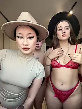 Snapshot of RollingGirls chatting on February 23, 2025, 5:12 am RollingGirls online show from February 23, 2025, 5:12 am