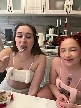 Snapshot of RollingGirls chatting on March 4, 2025, 8:13 am RollingGirls online show from March 4, 2025, 8:13 am