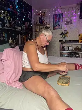 TrenaAnne online show from July 26, 2026, 2:20 am