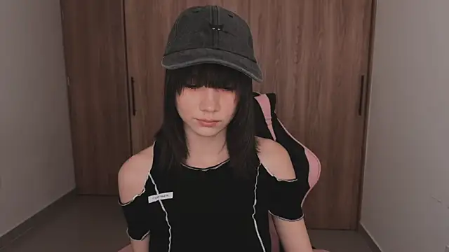 Snapshot of Raven__Blod chatting on July 1, 2026, 12:23 am Raven Blod online show from July 1, 2026, 12:23 am