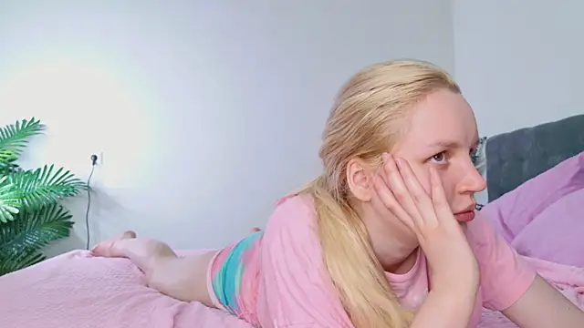 Beatrica Klein online show from May 19, 2026, 12:11 pm