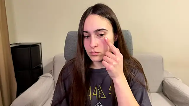 AliceKolltt online show from April 7, 2026, 8:09 pm