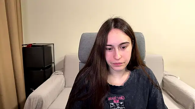Snapshot of AliceKolltt chatting on June 6, 2026, 8:35 pm AliceKolltt online show from June 6, 2026, 8:35 pm