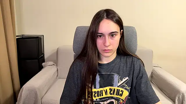 Snapshot of AliceKolltt chatting on June 9, 2026, 8:42 pm AliceKolltt online show from June 9, 2026, 8:42 pm