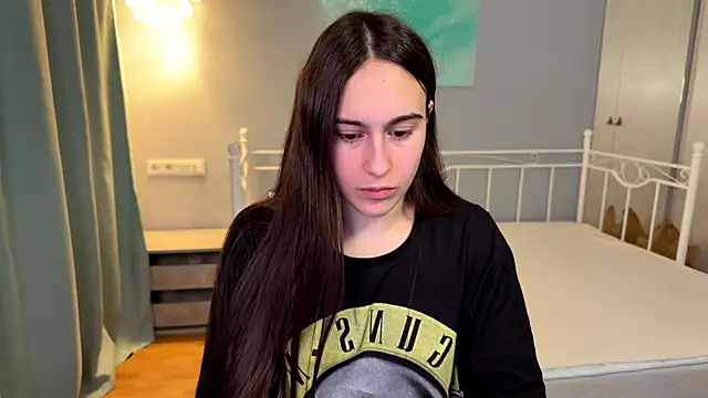 Snapshot of AliceKolltt chatting on June 13, 2026, 11:02 pm AliceKolltt online show from June 13, 2026, 11:02 pm