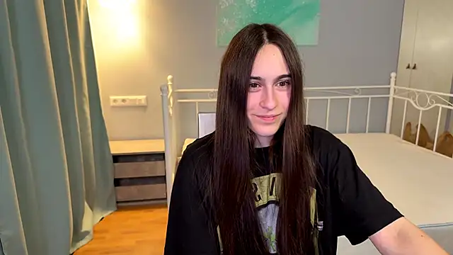Snapshot of AliceKolltt chatting on June 14, 2026, 2:24 am AliceKolltt online show from June 14, 2026, 2:24 am