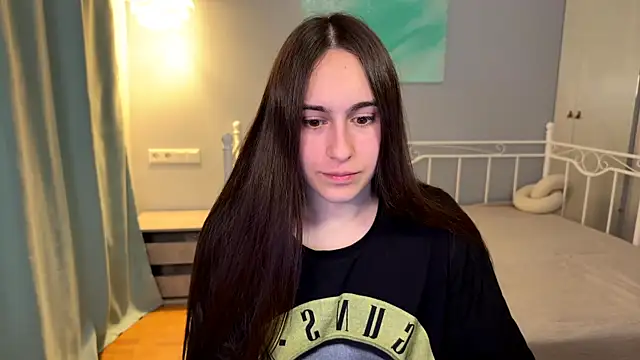 Snapshot of AliceKolltt chatting on June 20, 2026, 8:33 pm AliceKolltt online show from June 20, 2026, 8:33 pm