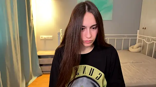 Snapshot of AliceKolltt chatting on June 24, 2026, 1:43 pm AliceKolltt online show from June 24, 2026, 1:43 pm